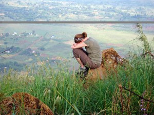 woman-praying-from-mountain