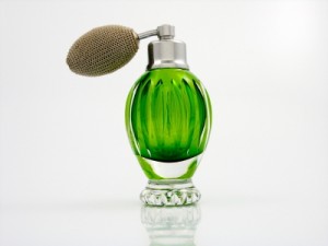 12944352131441309820perfume-bottle